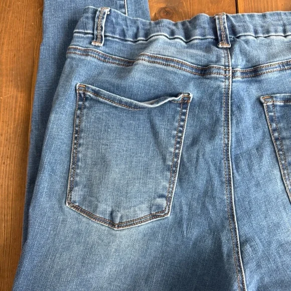 No Boundaries Medium Wash Denim Skinny Jeans - Picture 7 of 8